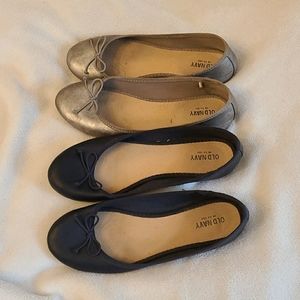 2 pairs Old Navy flags, size 7 gold and navy